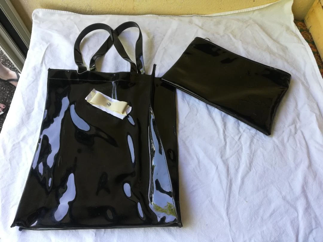 Lote rígido de Bolso tipo tote (o bolsa de playa...) abierta + su Neceser en PVC – photo 2